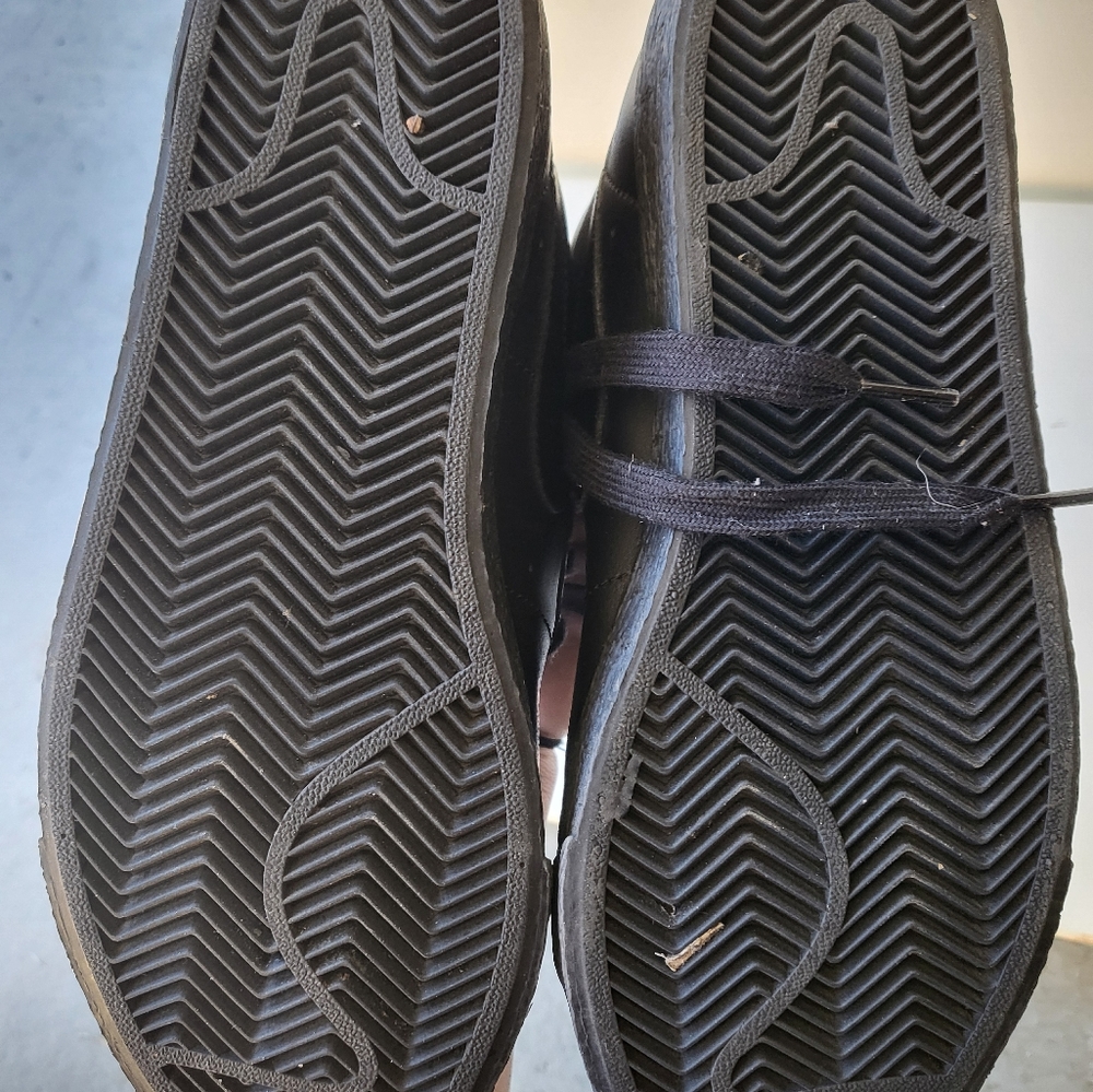 Shoes - Picture 2 of 4